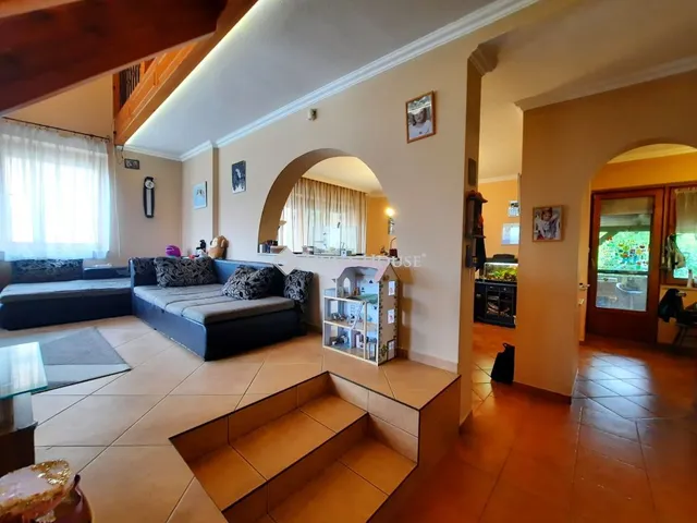 Eladó ház Újhartyán 175 nm