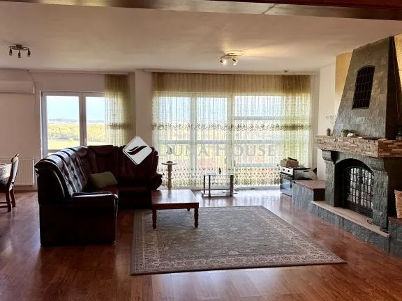 Eladó ház Csomád 340 nm