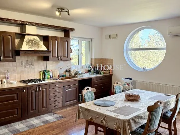 Eladó ház Csomád 340 nm