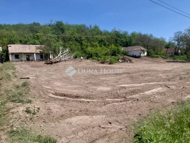 Eladó telek Gomba 3716 nm