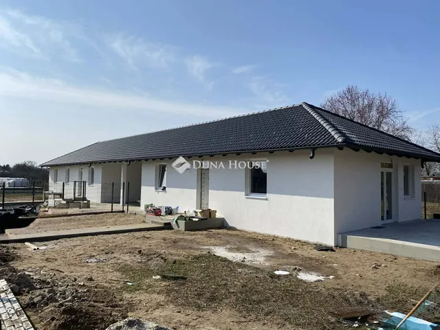 Eladó ház Dánszentmiklós 78 nm