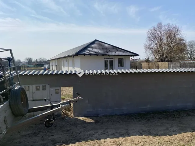 Eladó ház Dánszentmiklós 78 nm