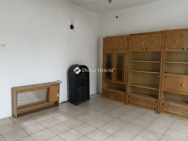 Eladó mezőgazdasági ingatlan Tass 127 nm