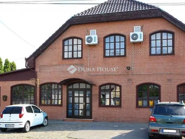 Eladó kereskedelmi és ipari ingatlan Cegléd 407 nm