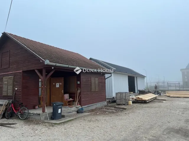 Kiadó kereskedelmi és ipari ingatlan Pilis, Kossuth Lajos út 49 nm