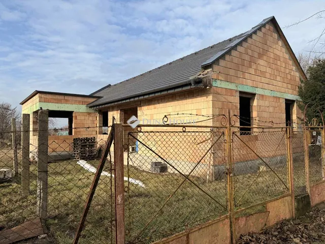 Eladó ház Enying 152 nm