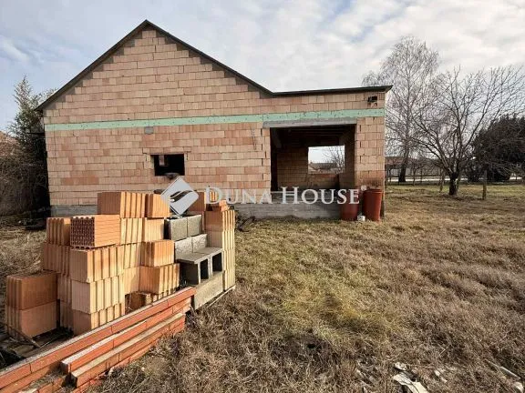 Eladó ház Enying 152 nm