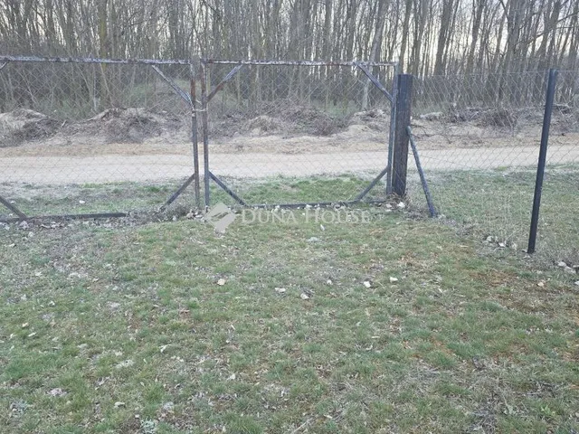 Eladó telek Csemő 1270 nm
