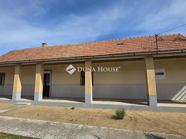 Eladó ház Szentlőrinckáta 82 nm
