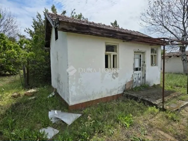 Eladó telek Tápiószentmárton 705 nm