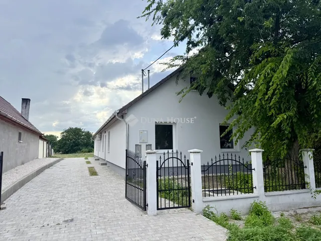Eladó ház Szentlőrinckáta, Kossuth Lajos utca 160 nm