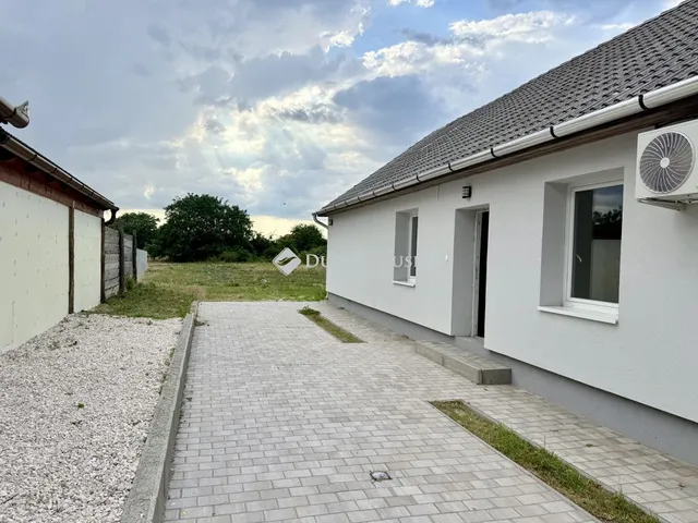 Eladó ház Szentlőrinckáta, Kossuth Lajos utca 160 nm