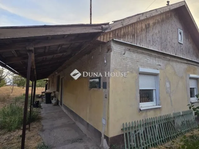 Eladó ház Újszász 65 nm