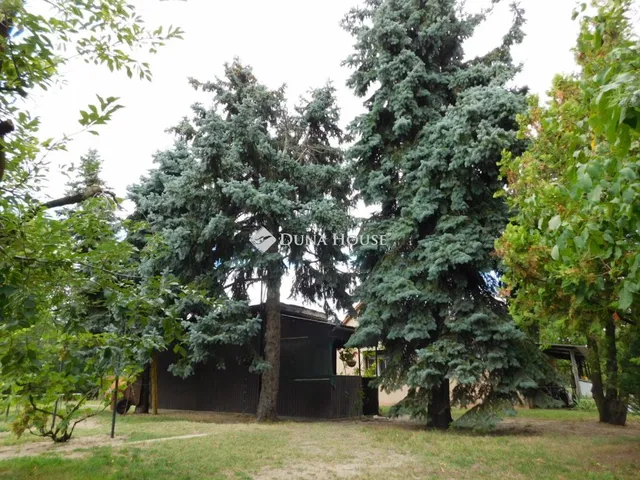 Eladó telek Kecskemét 4222 nm