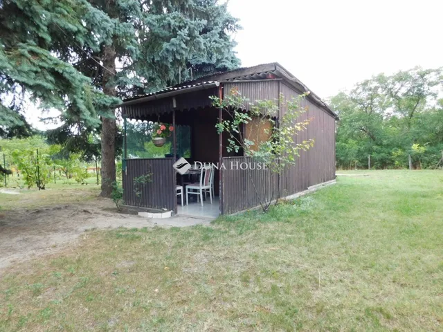 Eladó telek Kecskemét 4222 nm