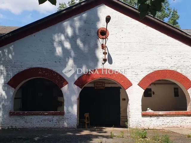 Eladó kereskedelmi és ipari ingatlan Izsák 1838 nm