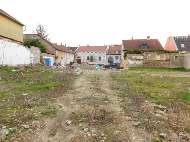 Eladó telek Kecskemét 695 nm