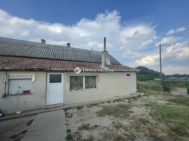 Eladó mezőgazdasági ingatlan Helvécia 80 nm