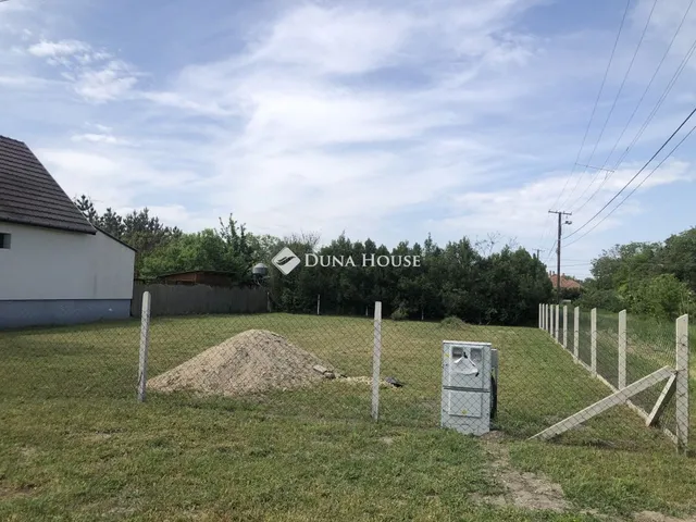 Eladó telek Tiszaalpár 558 nm