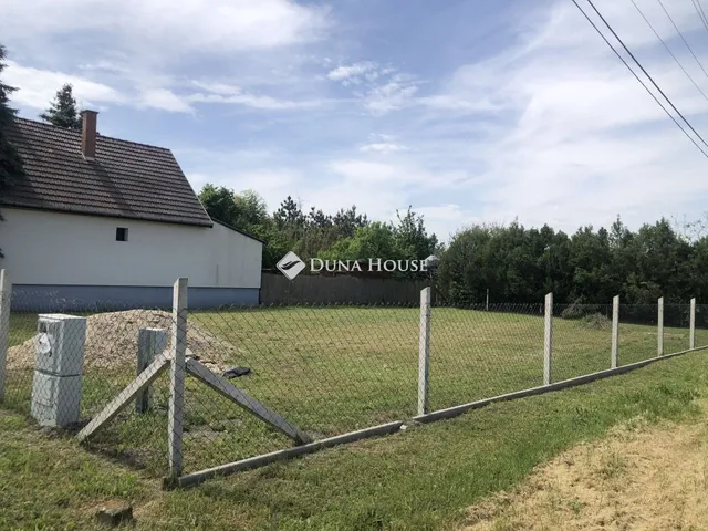 Eladó telek Tiszaalpár 558 nm