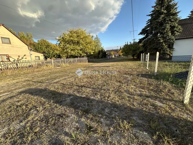 Eladó telek Tiszaalpár 558 nm