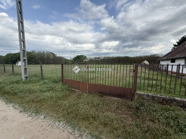 Eladó telek Kecskemét 7454 nm