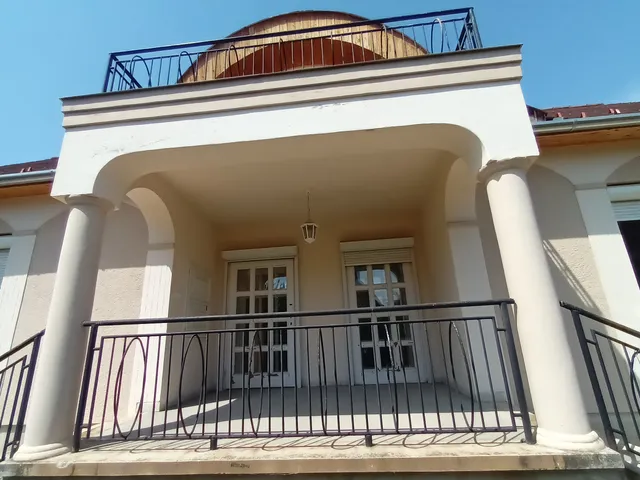 Eladó ház Kecskemét 260 nm