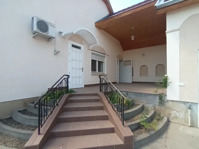 Eladó ház Kecskemét 260 nm