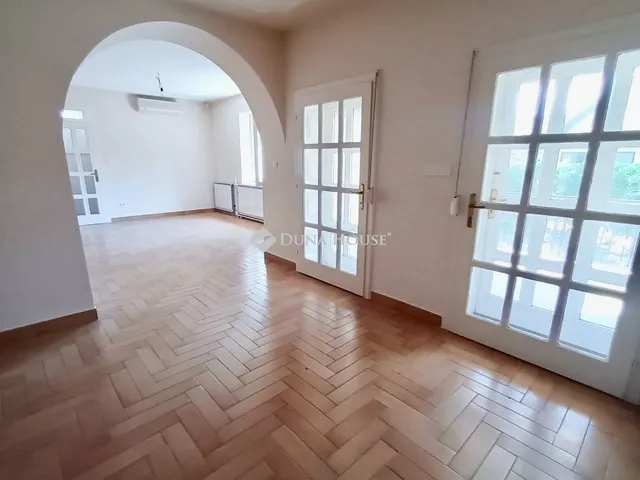 Eladó ház Kecskemét 260 nm