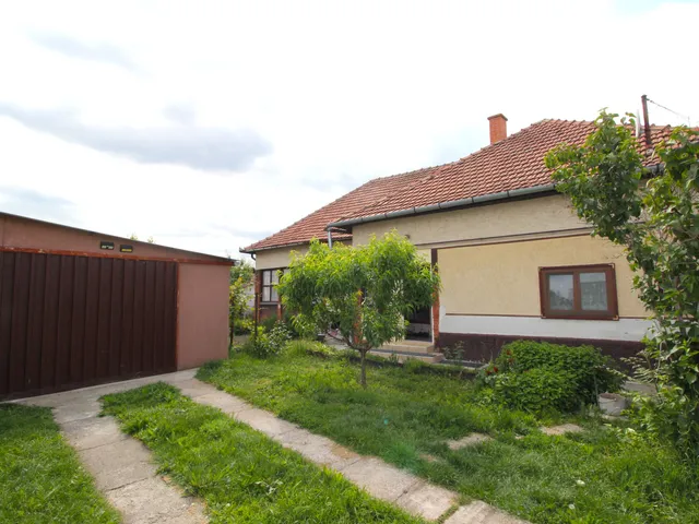 Eladó ház Öcsöd 96 nm