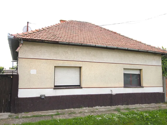 Eladó ház Öcsöd 96 nm