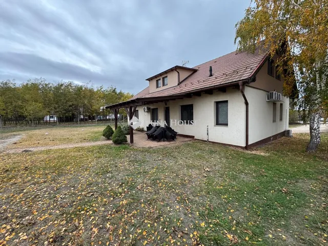 Eladó ház Kecskemét 236 nm