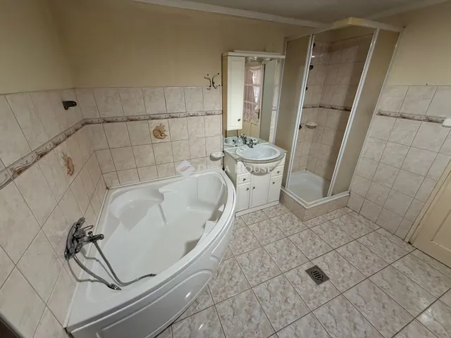 Eladó ház Tiszaalpár 132 nm