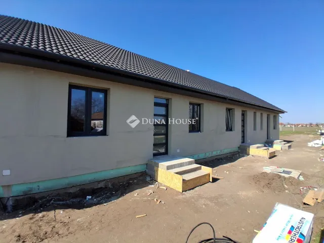 Eladó lakás Kocsér 54 nm