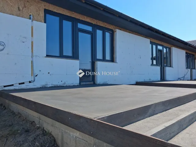 Eladó lakás Kocsér 60 nm