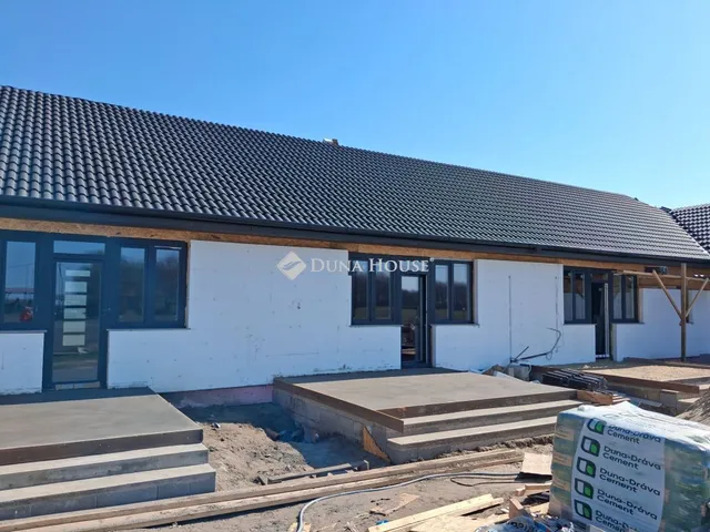 Eladó lakás Kocsér 77 nm