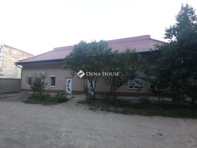 Kiadó kereskedelmi és ipari ingatlan Kecskemét 82 nm