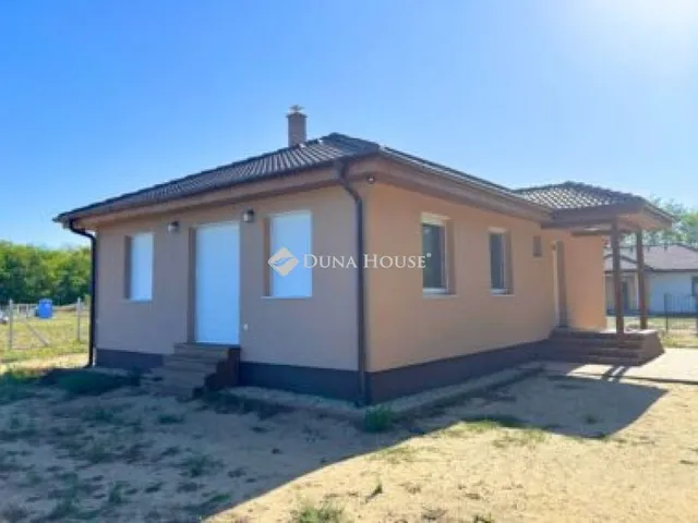 Eladó ház Kocsér 92 nm