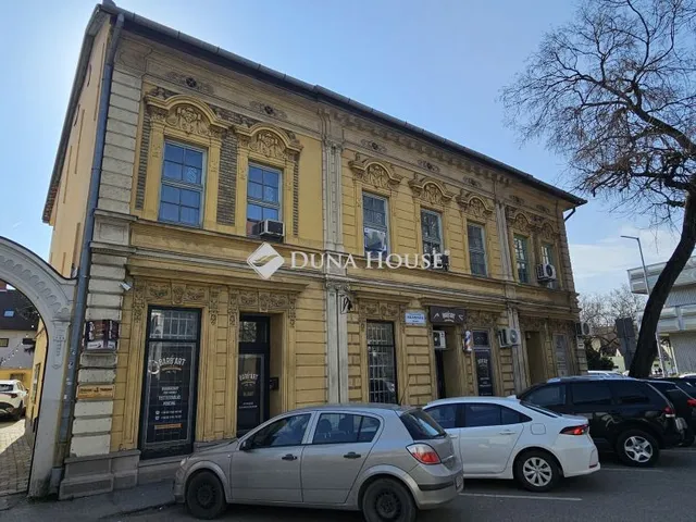 Eladó kereskedelmi és ipari ingatlan Kecskemét 78 nm