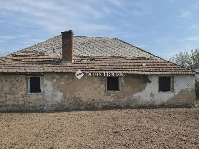 Eladó telek Tiszakürt 800 nm