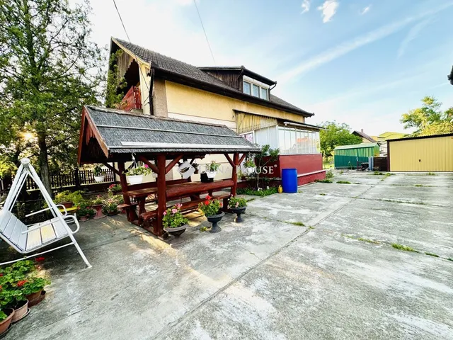 Eladó nyaraló Cserkeszőlő 180 nm