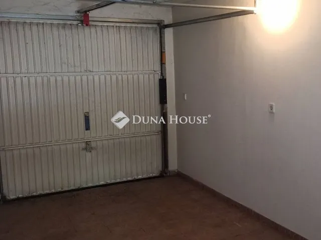 Eladó garázs Kecskemét 14 nm