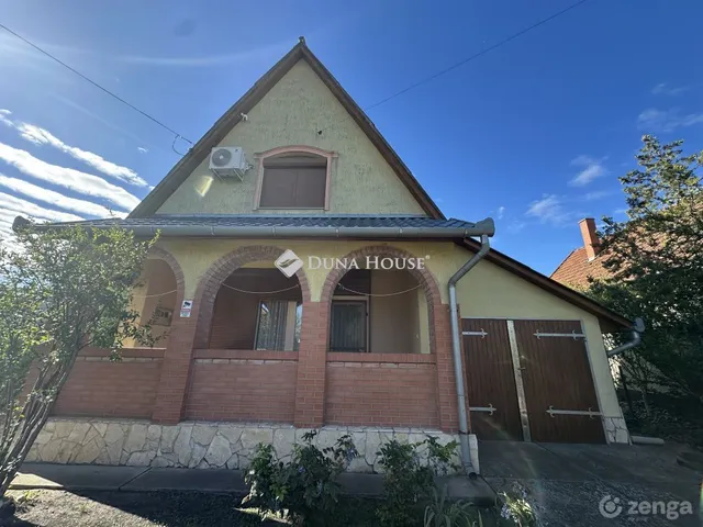 Eladó nyaraló Cserkeszőlő 111 nm