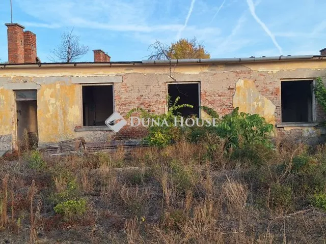 Eladó kereskedelmi és ipari ingatlan Nagykőrös 14723 nm