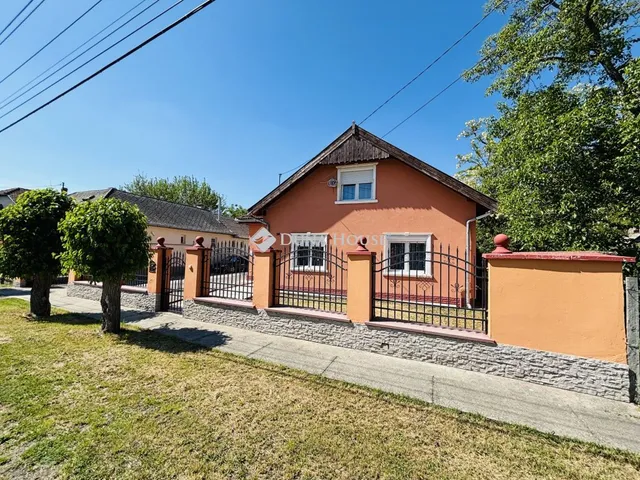 Eladó ház Jászladány 196 nm