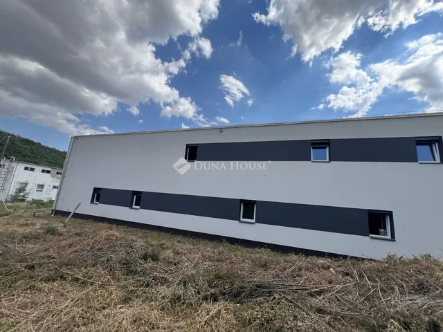 Eladó kereskedelmi és ipari ingatlan Iklad 3000 nm