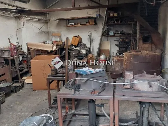 Eladó kereskedelmi és ipari ingatlan Budapest XXI. kerület, Mansfeld Péter utca 100 nm