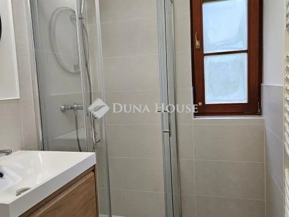 Kiadó lakás Budapest II. kerület, Selyemakác utca 100 nm