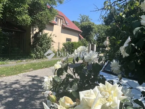 Eladó ház Budapest XVI. kerület, Budapesti út 180 nm