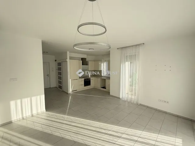 Eladó lakás Vác, Márna utca 80 nm